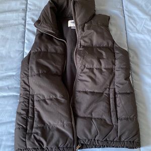 Old Navy Women’s Black puffer vest